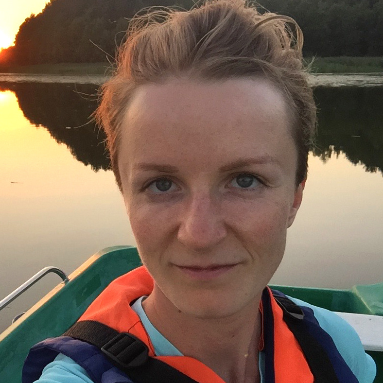 Portrait of artist Sasha Rusetskaya.